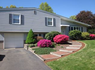 25 Woodvale Dr, Northford, CT 06472