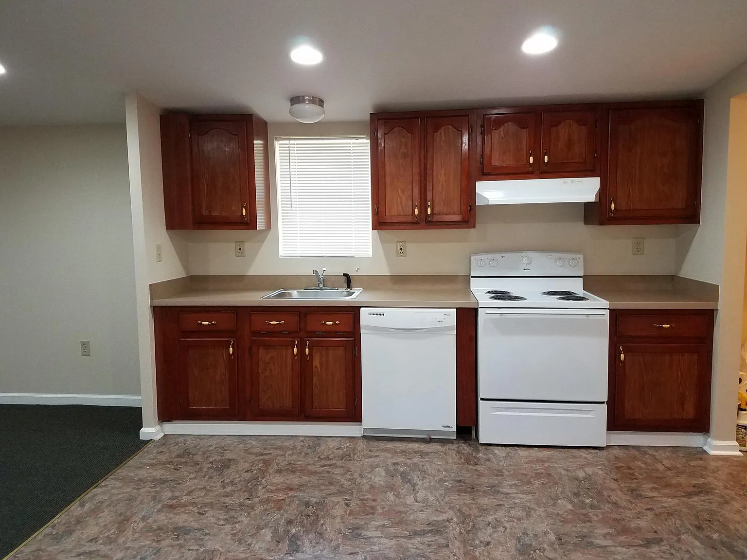 2 bed, 1040 sqft, $800 — Photo 3