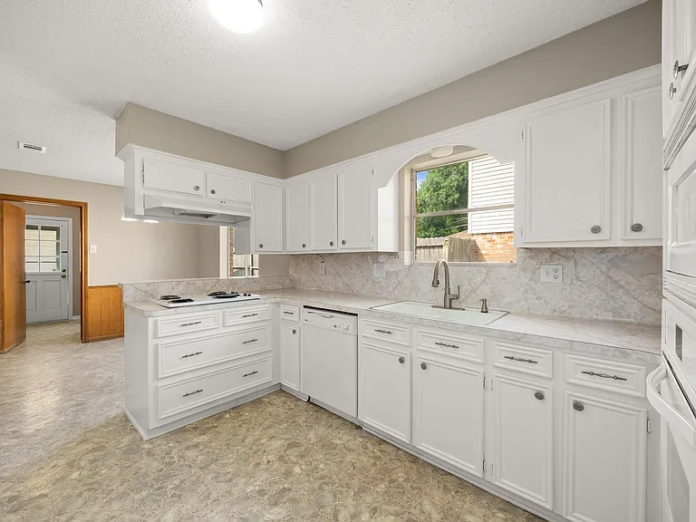 5923 Pebble Springs Dr — Photo 12