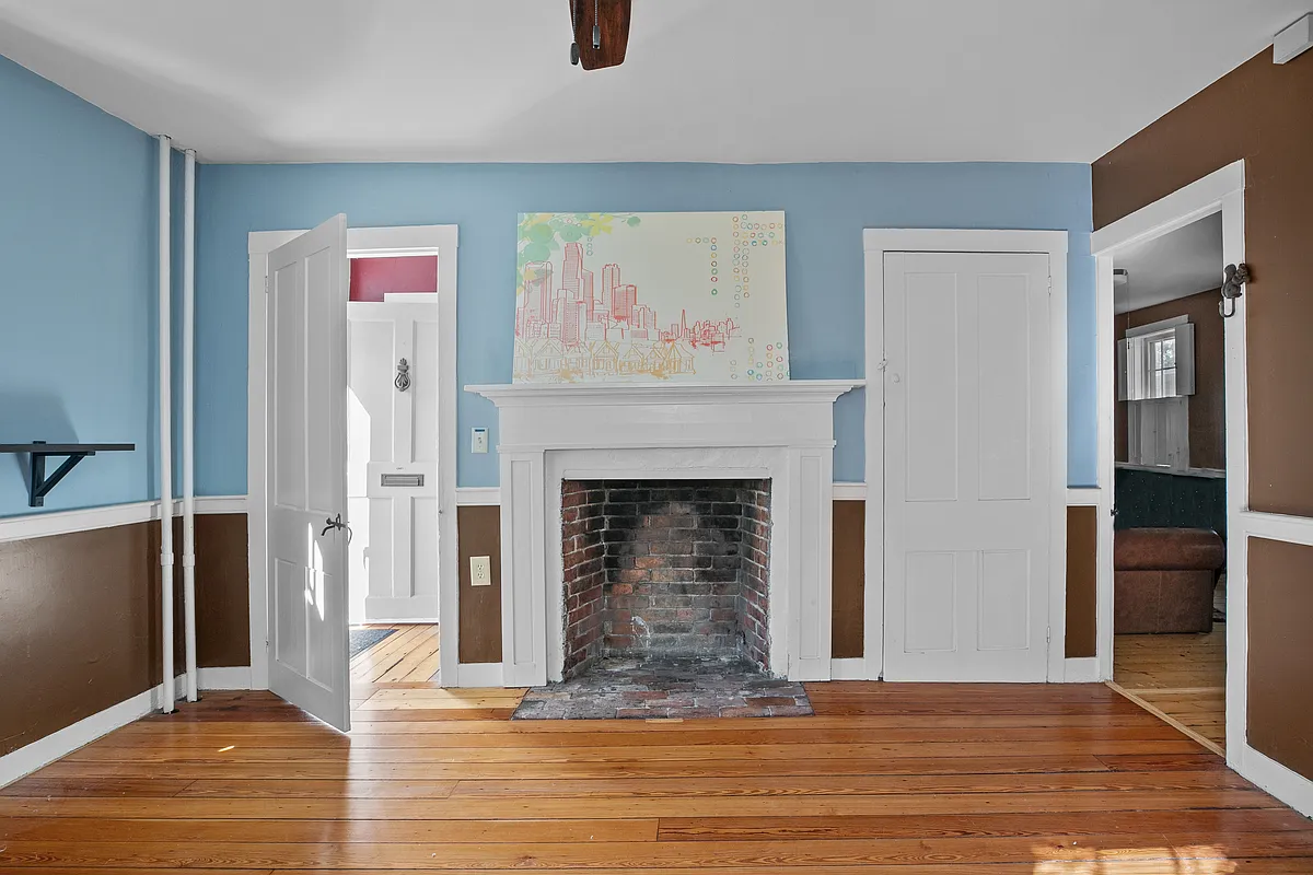 Building Photo - 26 Perry St #1