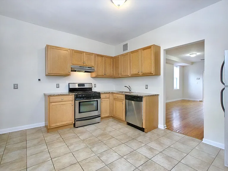 80 Pine St #2 — Photo 12