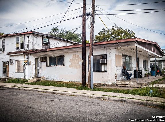 2nd image of 5423 S Zarzamora St