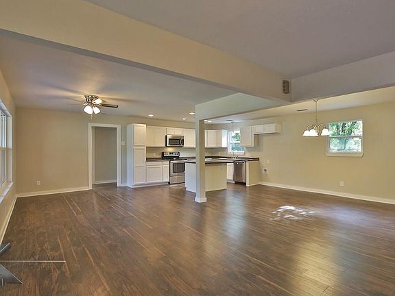 5th image of 1334 Ross Ave