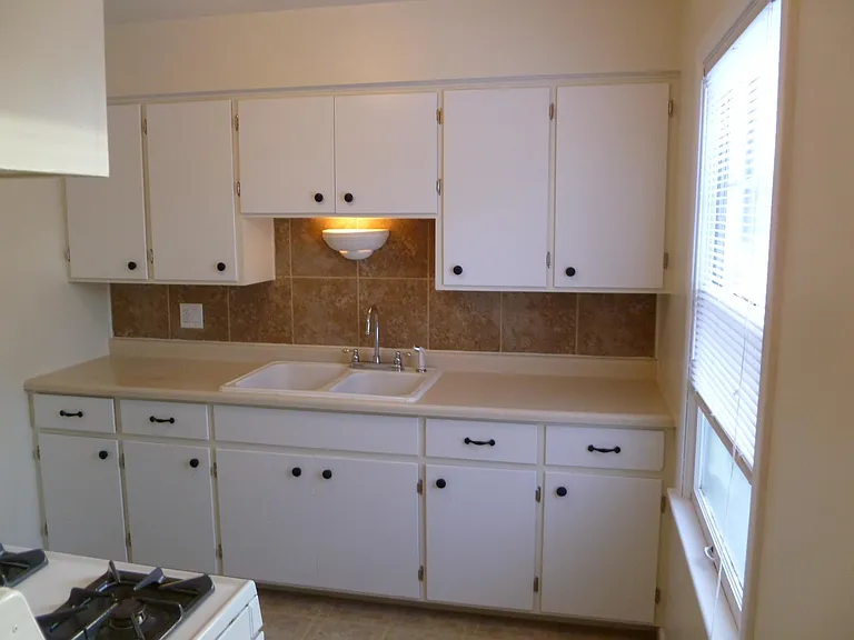 1249 Eastern Pl NE — Photo 7