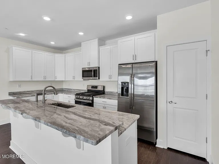 54 Midway Rd S — Photo 8