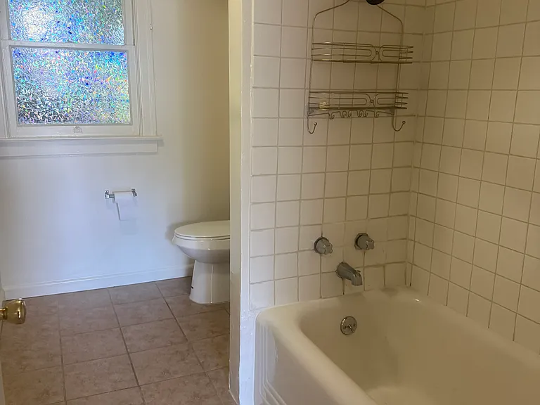 915 Napa St #1/2 — Photo 4