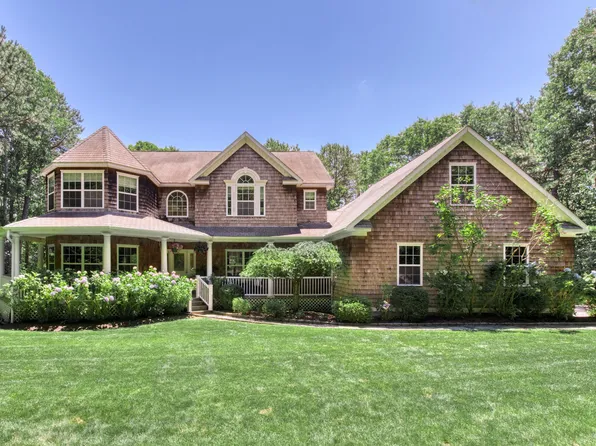 143 Malloy Dr, East Quogue, NY 11942