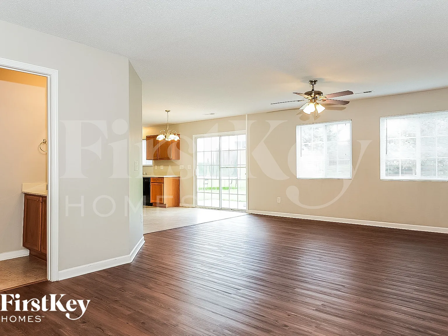 4 bed, 2.5 bath, 2442 sqft, $2,075 — Photo 4