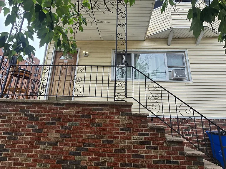 185 Avenue E #4 — Photo 1