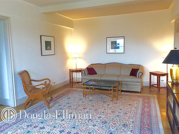5th image of 136 Waverly Pl APT 17E