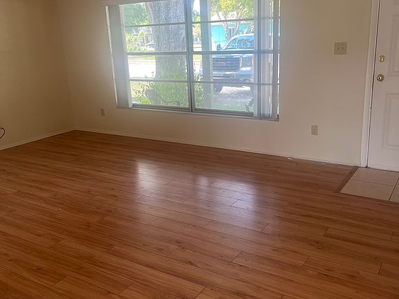 3rd image of 889 Marlene Dr