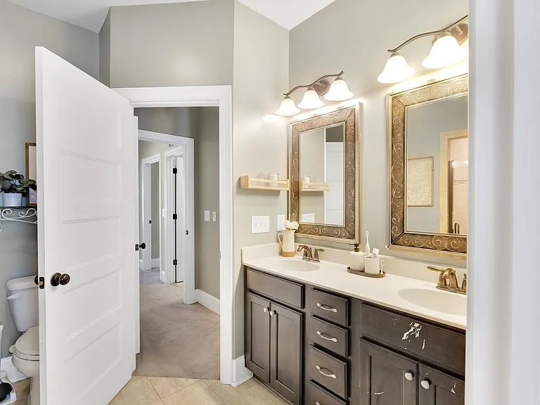 302 Huxton Ct — Photo 22