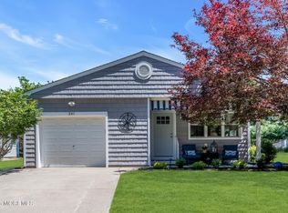 241 Torrey Pines Dr, Toms River, NJ 08757