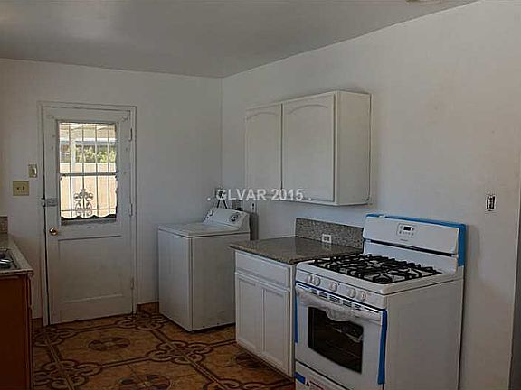 4th image of 2112 Houston Dr