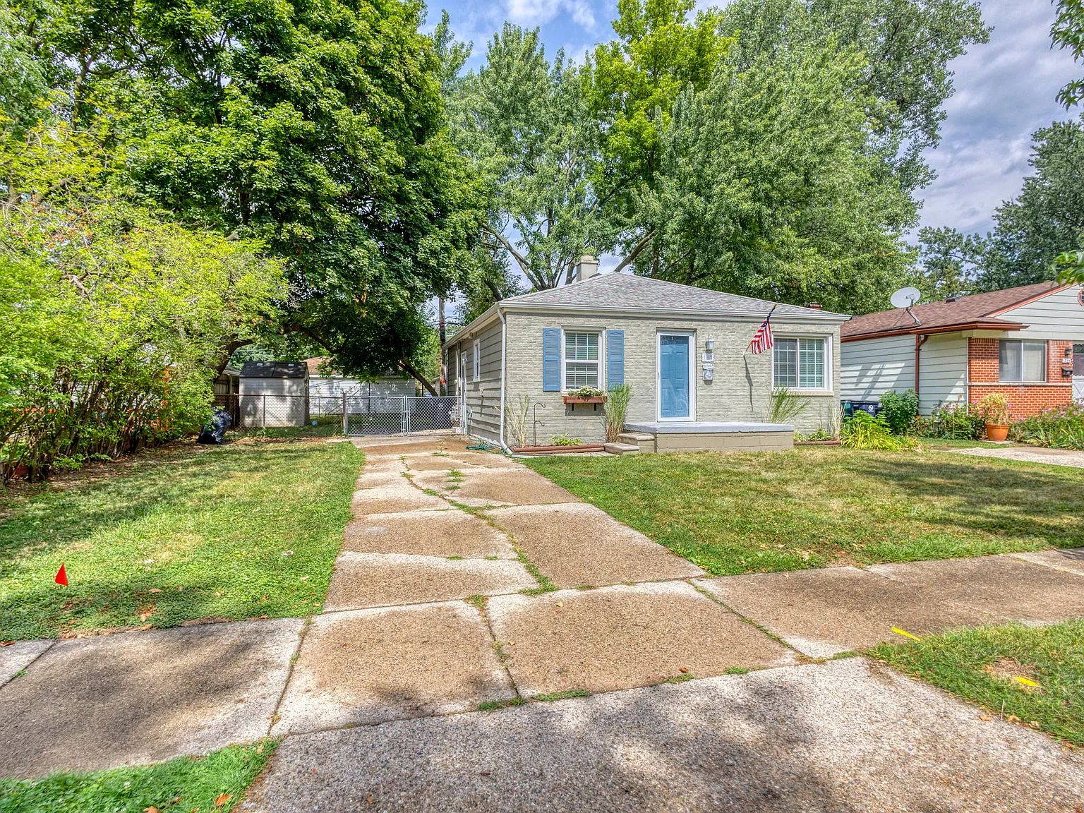 3 bed, 906 sqft, $1,950 — Photo 3