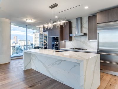 3130 N Harwood St APT 1404, Dallas, TX, 75201