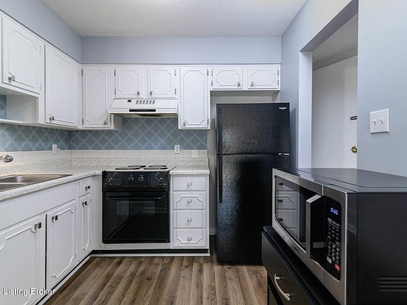 4th image of 1935 Gardiner Ln APT C42