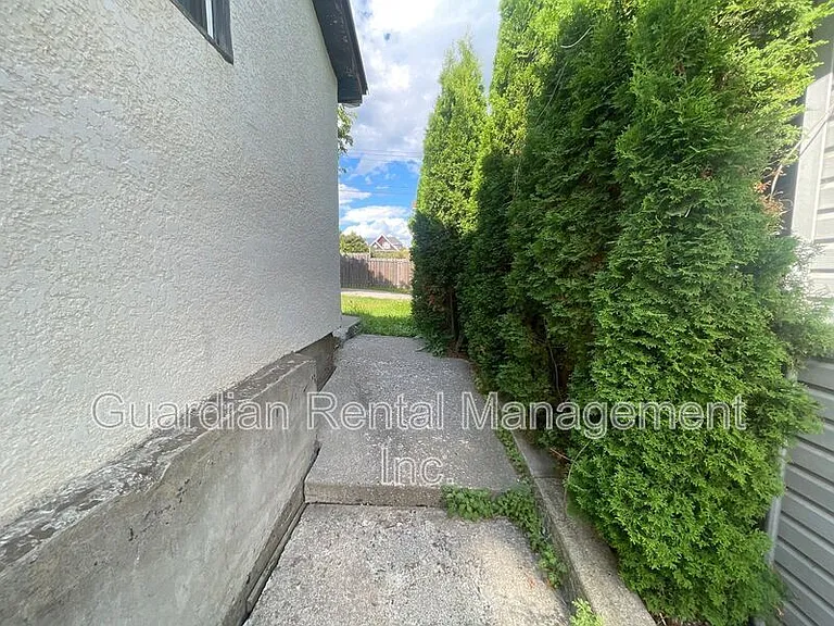 404 Ambrose St #2 — Photo 19