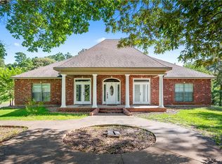 970 E Summit Dr, Pineville, LA 71360