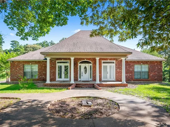 970 E Summit Dr, Pineville, LA 71360