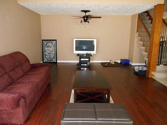 4th image of 214 Old Oaks St