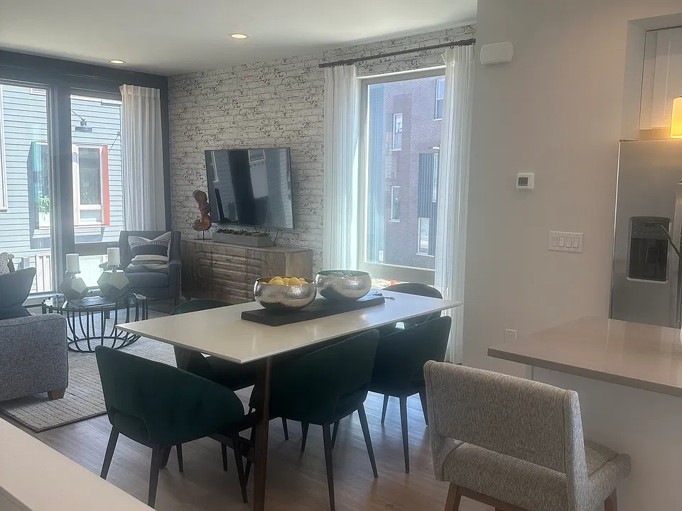 3010 Birchview Walk