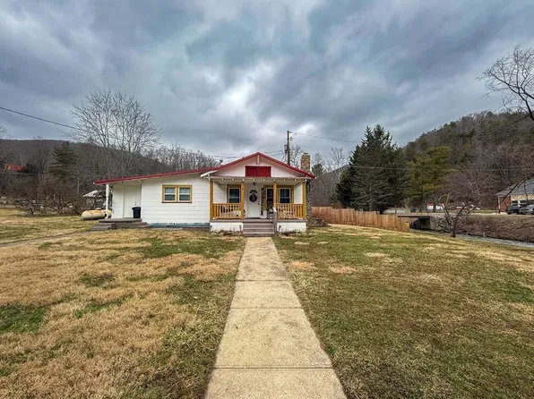 28 Fernwood Dr, Rocky Gap, VA 24366