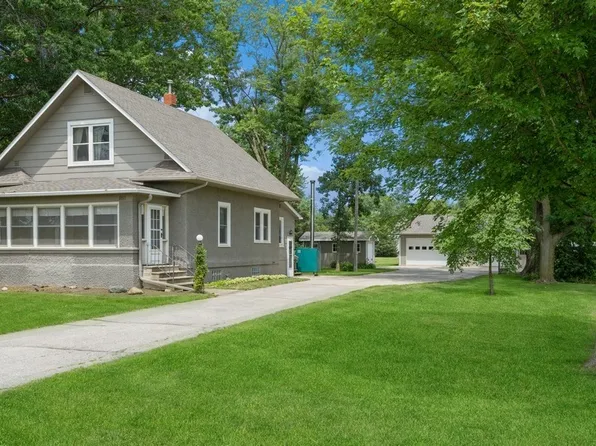 180 E School St, Carlisle, IA 50047
