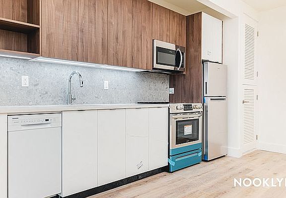 4th image of 380 Grove St APT 4K