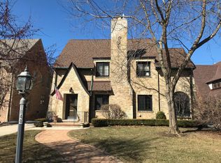 1044 E Circle Dr, Whitefish Bay, WI 53217