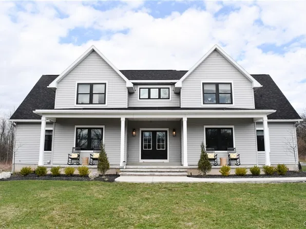 50 Fairway Dr, Auburn, NY 13021