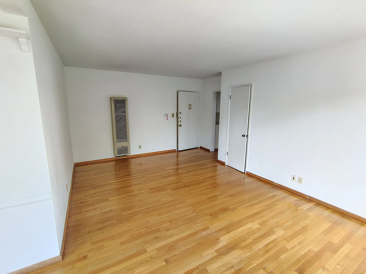 1 bed, 600 sqft, $2,100 — Photo 3