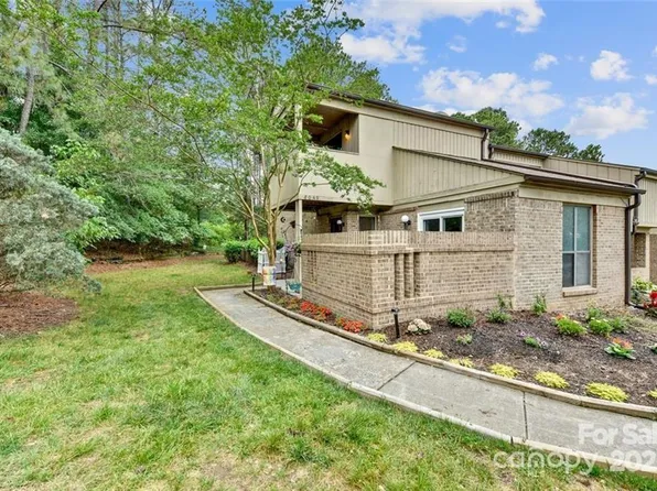 8049 Charter Oak Ln, Charlotte, NC 28226