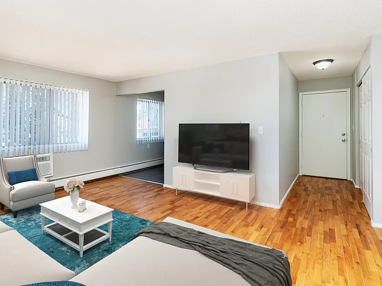 The Heights Apartments — Photo 9