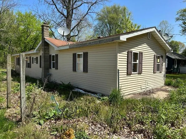 24816 Wayne St, Dowagiac, MI 49047