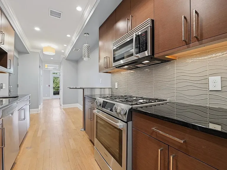 604 Adams St #4 — Photo 6