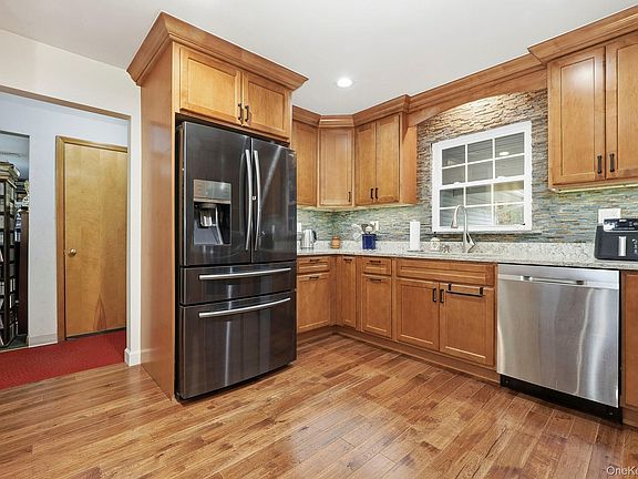 4th image of 33 Fulmar Road