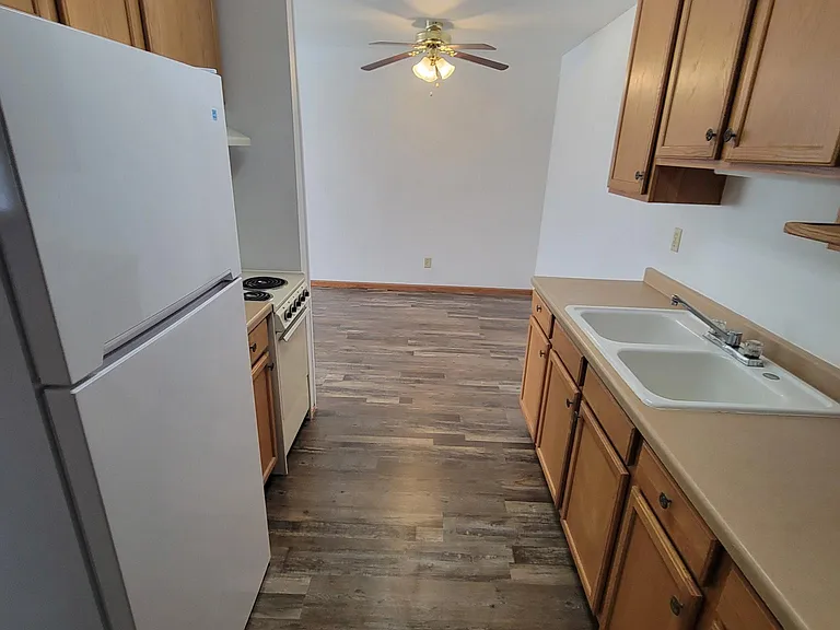 1711 La Crescent St #114 — Photo 6