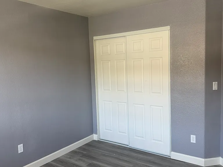 1147 Legend Cir — Photo 8