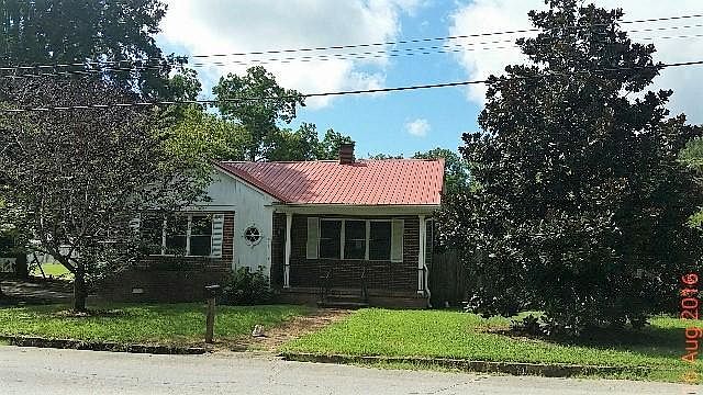 2nd image of 601 W Eastport St