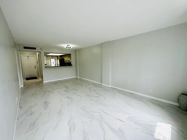 1333 E Hallandale Beach Blvd #302 — Photo 32