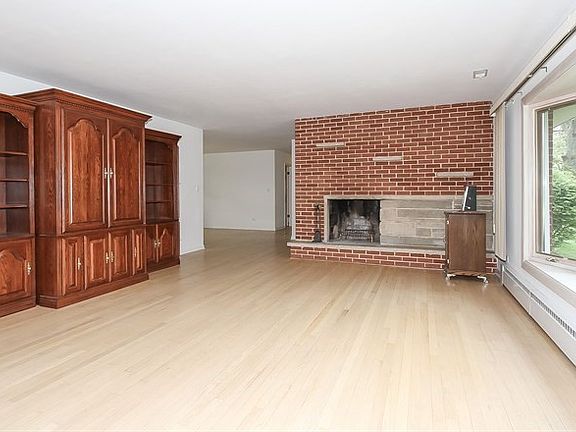 4th image of 1011 E Wildwood Dr