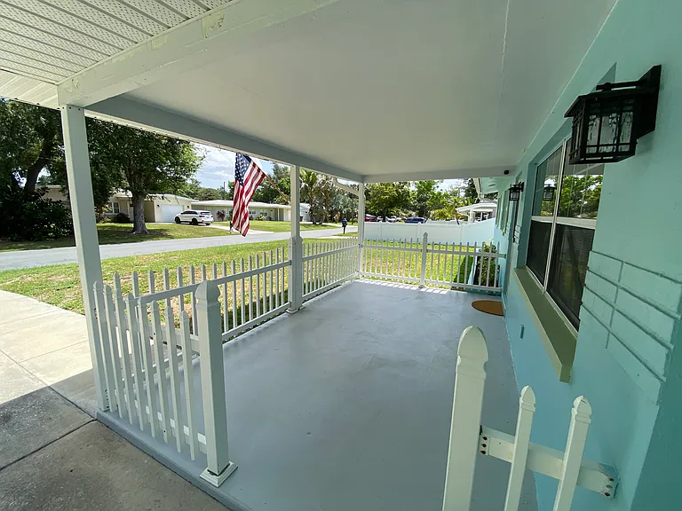 13614 Croft Dr N — Photo 33