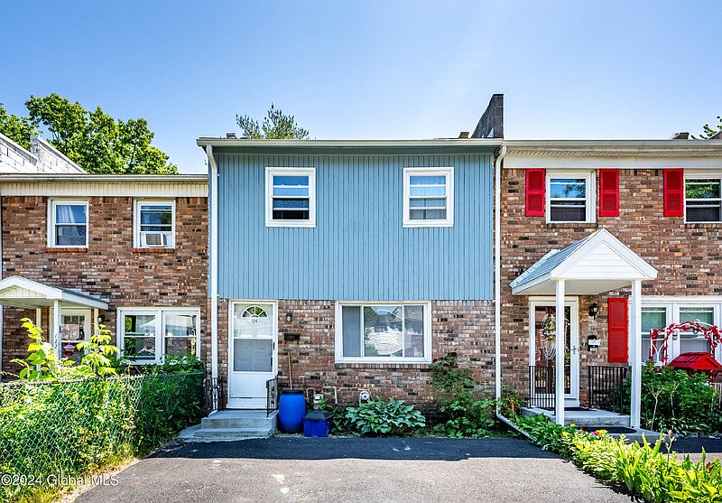 3rd image of 124 Mount Hope Drive