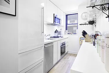 Rented by R New York