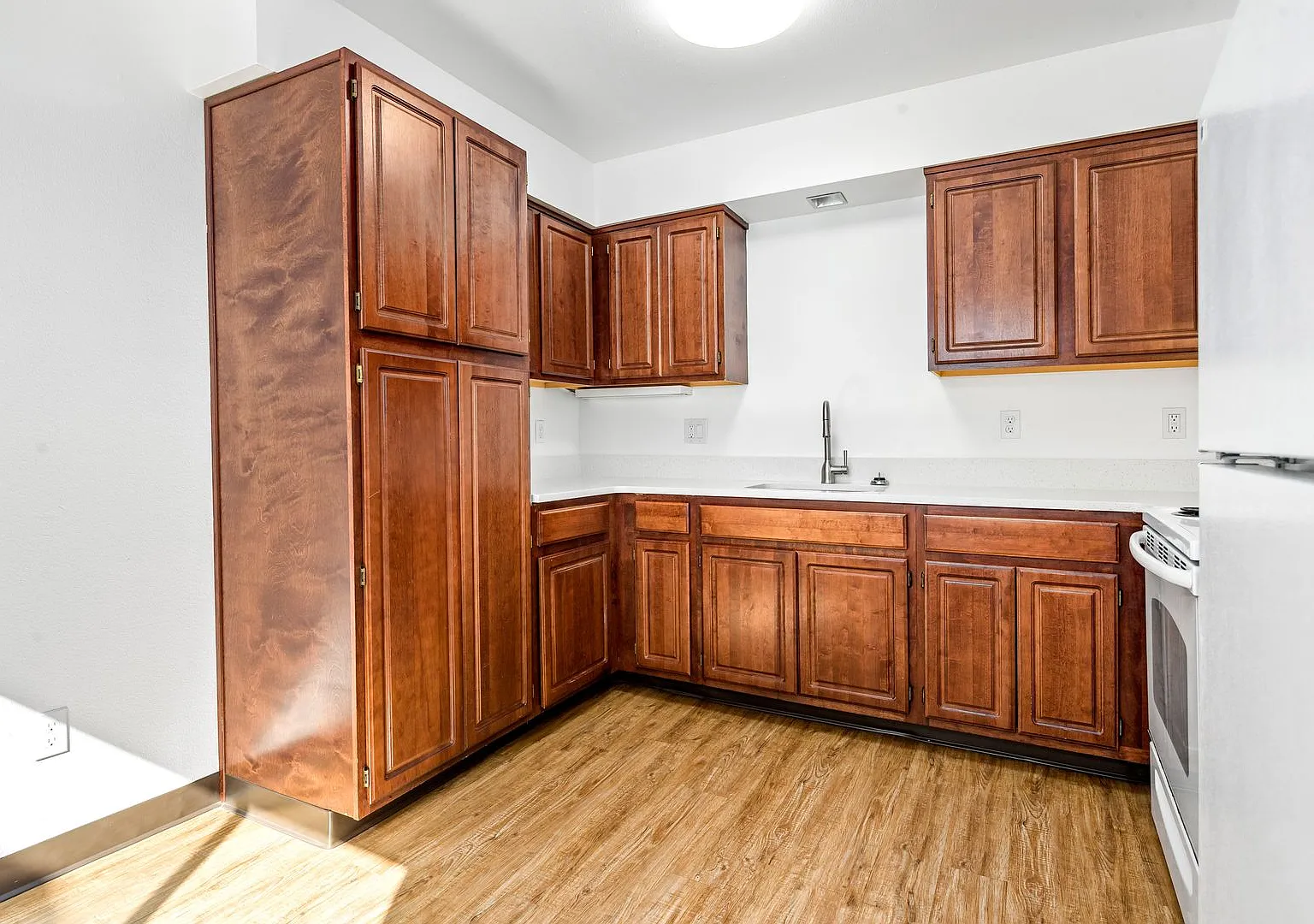 The Chateau Apartments — Photo 1