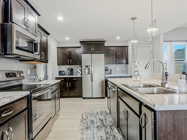 3610 Yellowwood Dr — Photo 5