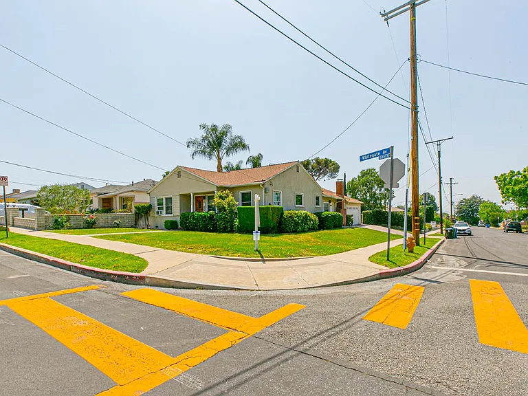 10929 Whitegate Ave — Photo 2