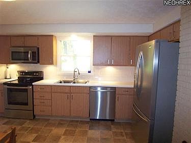 4th image of 8535 Carriage Hill Dr NE