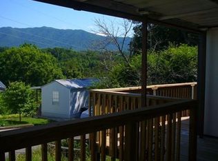 846 Peacock Ridge Dr, Townsend, TN 37882